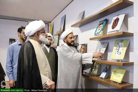 آية الله ملكوتي يزور وكالة أنباء الحوزة