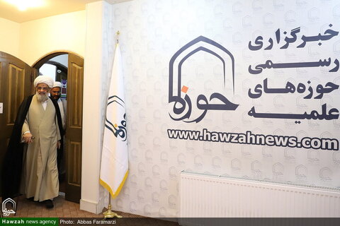 آية الله ملكوتي يزور وكالة أنباء الحوزة