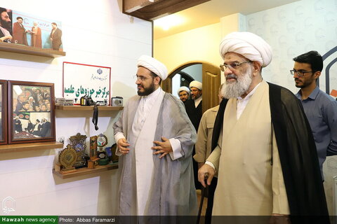 آية الله ملكوتي يزور وكالة أنباء الحوزة