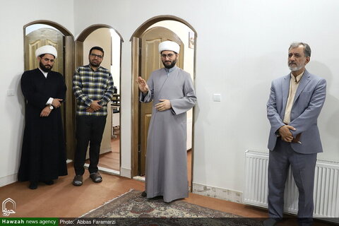 آية الله ملكوتي يزور وكالة أنباء الحوزة