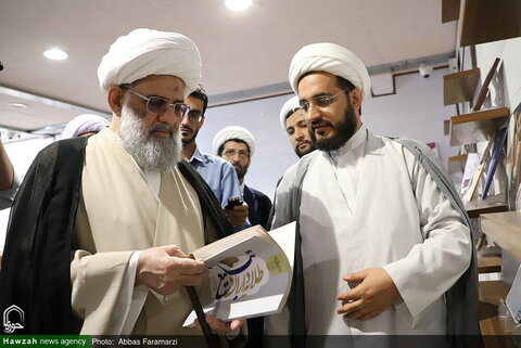 آية الله ملكوتي يزور وكالة أنباء الحوزة