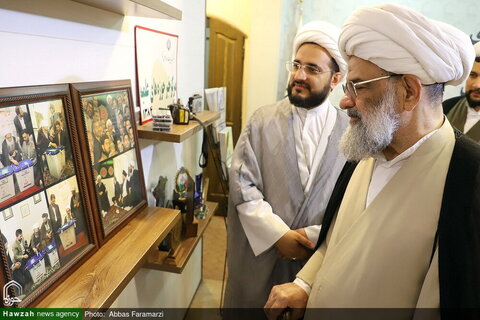 آية الله ملكوتي يزور وكالة أنباء الحوزة