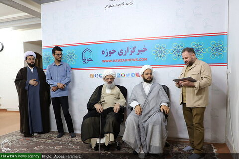 آية الله ملكوتي يزور وكالة أنباء الحوزة