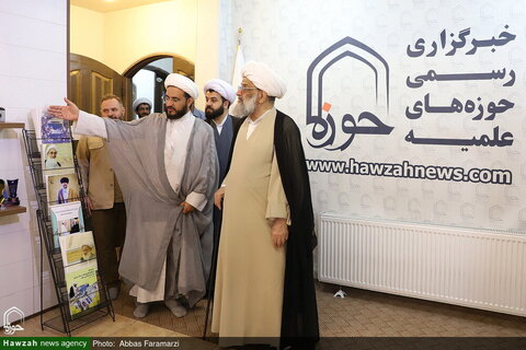 آية الله ملكوتي يزور وكالة أنباء الحوزة