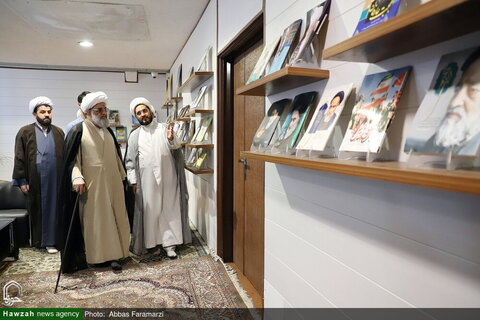 آية الله ملكوتي يزور وكالة أنباء الحوزة