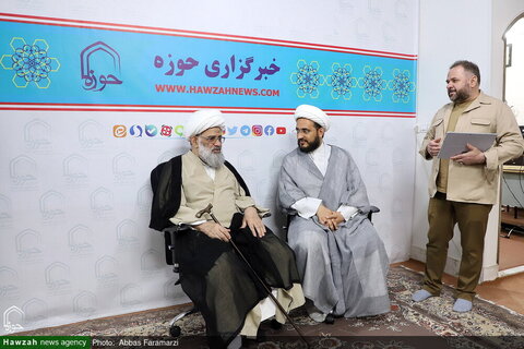 آية الله ملكوتي يزور وكالة أنباء الحوزة