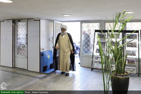 آية الله ملكوتي يزور وكالة أنباء الحوزة