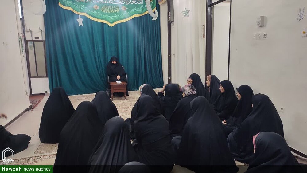طلاب و اساتید حوزه علمیه خواهران در مقابل تهدیدهای دشمنان خود را قوی کنند