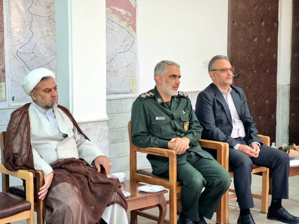 فرماندار ویژه کاشان و اعضای شورای تأمین شهرستان با فرمانده سپاه دیدار کردند+ عکس