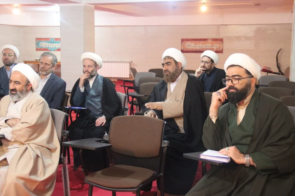 تصاویر / نشست مشترک گروه های علمی در پژوهش سرای قزوین