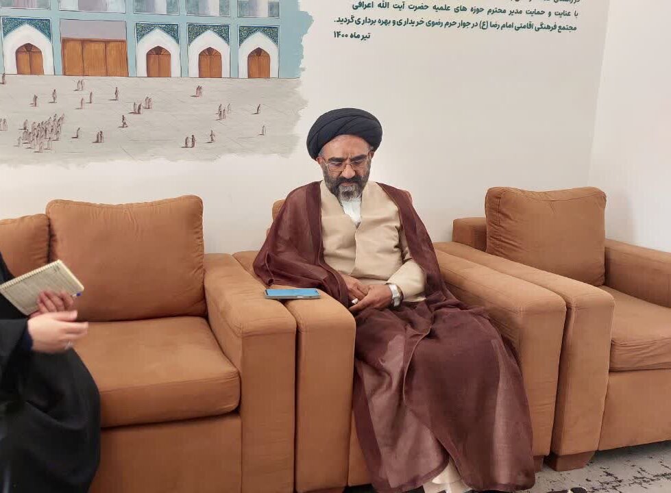 کرسی‌های آزاداندیشی حوزه علمیه باید در تراز تحولات تمدنی عمل کنند+ عکس