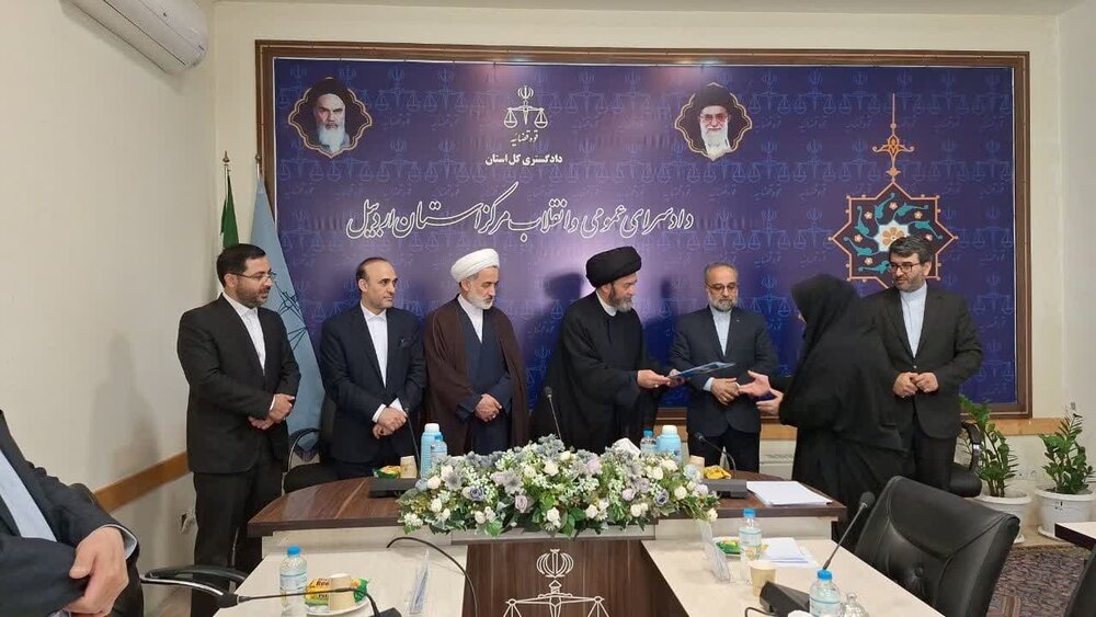 حضور امام جمعه اردبیل در دادسرای عمومی و انقلاب اردبیل