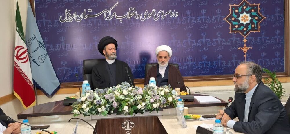 حضور امام جمعه اردبیل در دادسرای عمومی و انقلاب اردبیل
