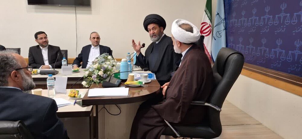 حضور امام جمعه اردبیل در دادسرای عمومی و انقلاب اردبیل