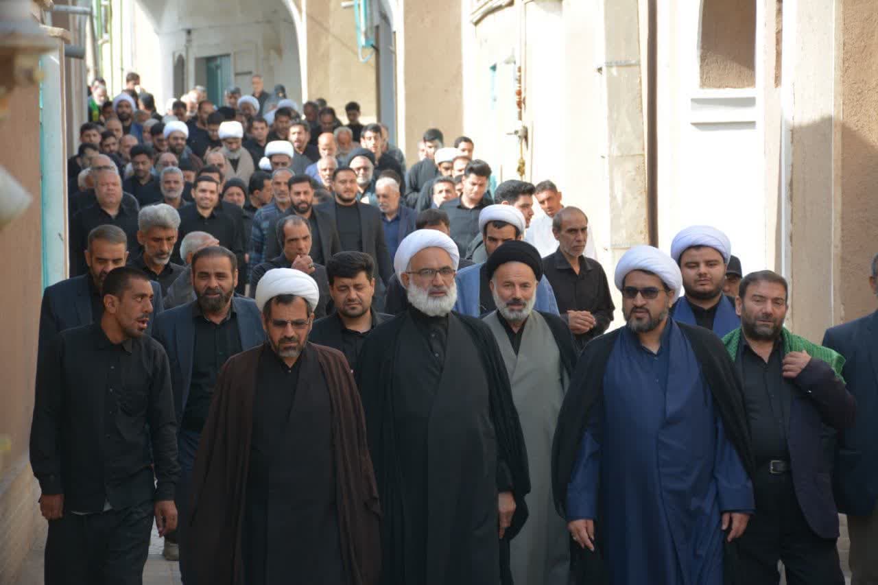 تصاویر/ کاروان عزاداری طلاب و اساتید مدرسه علمیه امیرالمومنین آران وبیدگل در سالروز شهادت امام صادق(ع)