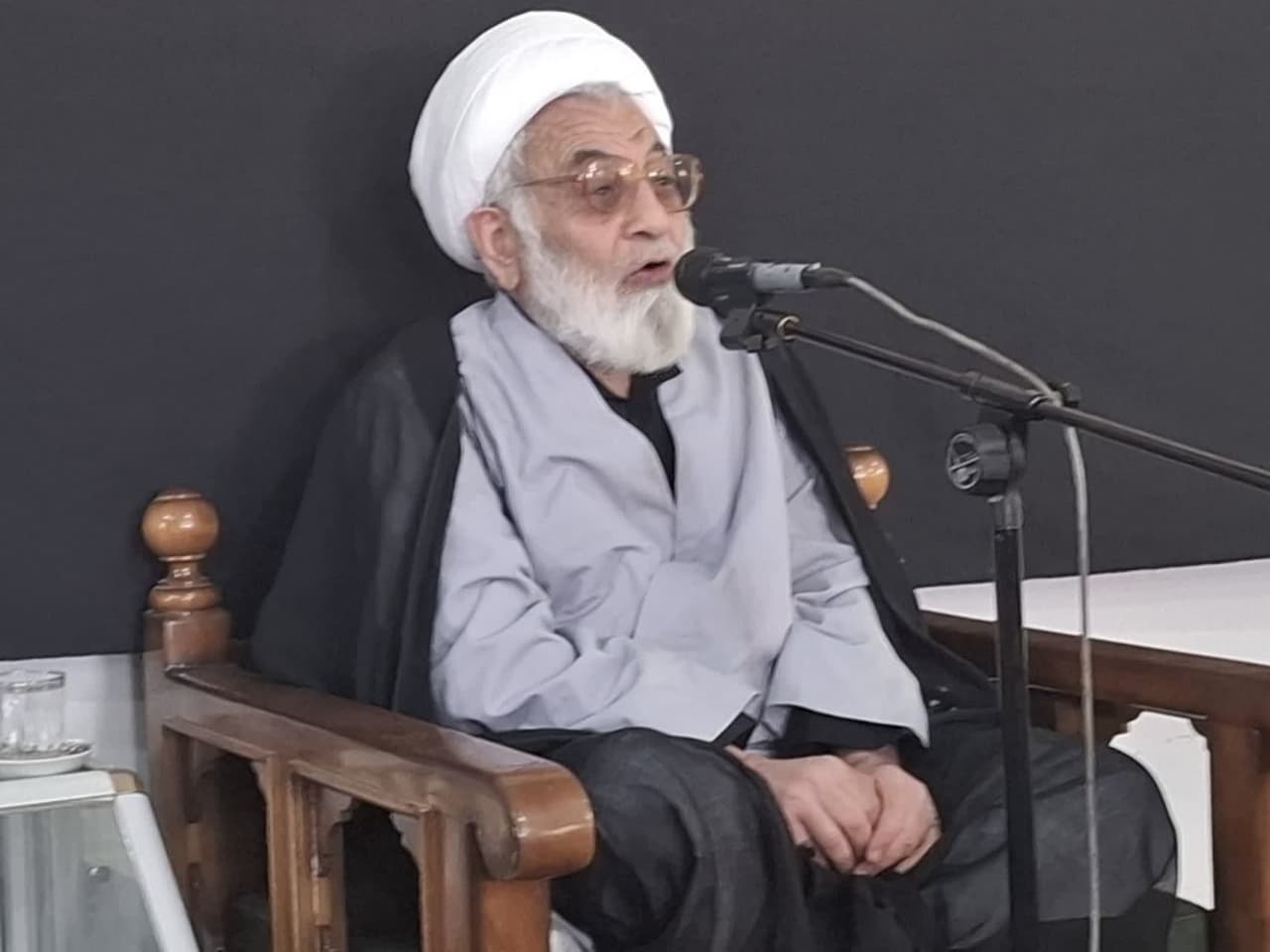 شیعه را با اخلاق و روش اهل‌بیت(ع) و قرآن به جهانیان معرفی کنیم