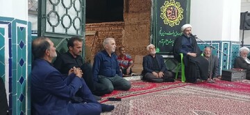 تصاویر/ حضور طلاب و اساتید مدرسه علمیه امیرالمومنین آران و بیدگل در مراسم عزاداری شهادت امام صادق(ع)
