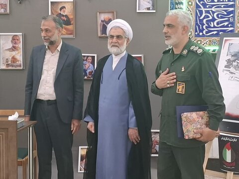 تصاویر/تجمع دانشجویان و کارکنان دانشگاه علوم‌ پزشکی کاشان در حمایت از مردم مظلوم غزه و جبهه مقاومت