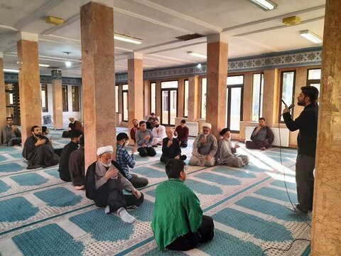 تصاویر/ آئین عزاداری شهادت امام صادق(ع) در مدرسه علمیه آیت‌الله یثربی(ره) کاشان