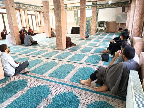 تصاویر/ آئین عزاداری شهادت امام صادق(ع) در مدرسه علمیه آیت‌الله یثربی(ره) کاشان