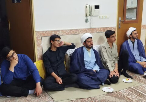 تصاویر/ دیدار اساتید و طلاب مدرسه علمیه امیرالمؤمنین(ع) آران و بیدگل با خانواده روحانی شهید کاسنی‌فروش(بشارتی)