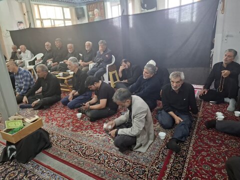 تصاویر/ عزاداری شهادت امام صادق (ع) در بیت مرحوم آیت الله مدنی کاشانی