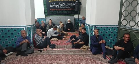 تصاویر/ حضورطلاب واساتید مدرسه علمیه امیرالمومنین آران وبیدگل درمراسم عزاداری شهادت امام صادق(ع)