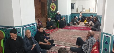 تصاویر/ حضورطلاب واساتید مدرسه علمیه امیرالمومنین آران وبیدگل درمراسم عزاداری شهادت امام صادق(ع)