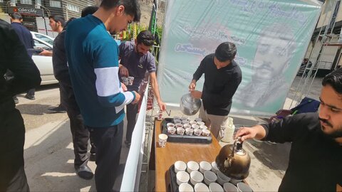 تصاویر/ ایستگاه صلواتی مدرسه علمیه ماکو در سالروز شهادت امام صادق (ع)