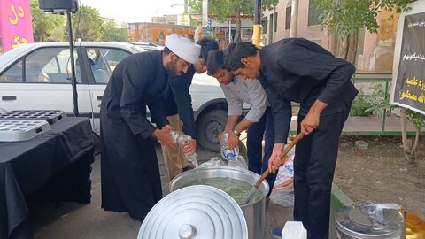 تصاویر/ برپایی ایستگاه صلواتی و توزیع پوستر در راستای پذیرش طلبه مدرسه علمیه آیت‌الله مصطفوی(ره) کاشان