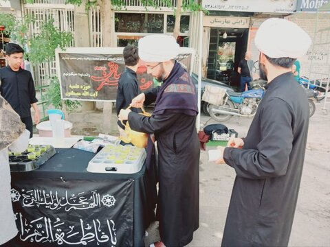 تصاویر/ برپایی ایستگاه صلواتی و توزیع پوستر در راستای پذیرش طلبه مدرسه علمیه آیت‌الله مصطفوی(ره) کاشان