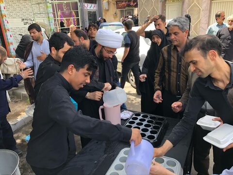 تصاویر/ برپایی ایستگاه صلواتی و توزیع پوستر در راستای پذیرش طلبه مدرسه علمیه آیت‌الله مصطفوی(ره) کاشان