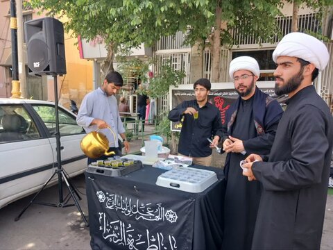 تصاویر/ برپایی ایستگاه صلواتی و توزیع پوستر در راستای پذیرش طلبه مدرسه علمیه آیت‌الله مصطفوی(ره) کاشان