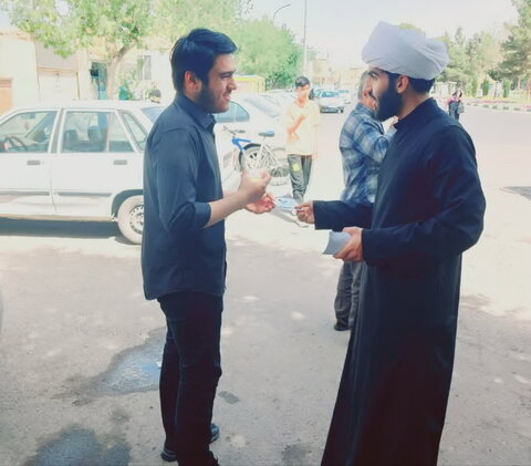 تصاویر/ برپایی ایستگاه صلواتی و توزیع پوستر در راستای پذیرش طلبه مدرسه علمیه آیت‌الله مصطفوی(ره) کاشان