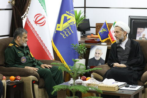 تصاویر / دیدار نماینده ولی فقیه در استان قزوین  با فرمانده سپاه صاحب‌الامر (عج) و مسئول دفتر نمایندگی ولی‌فقیه در سپاه