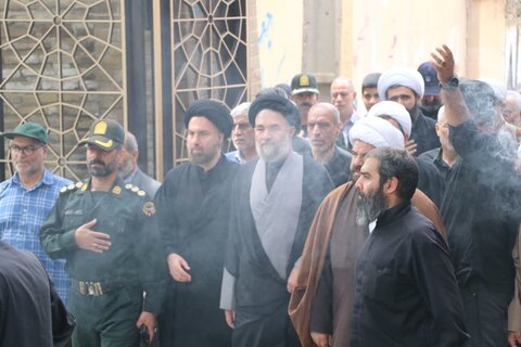 تصاویر حرکت دسته عزاداری از مدرسه علمیه امام صادق(ع) به سمت حرم مطهر امام زاده جعفر(ع)بروجرد