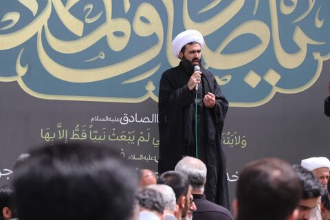 تصاویر حرکت دسته عزاداری از مدرسه علمیه امام صادق(ع) به سمت حرم مطهر امام زاده جعفر(ع)بروجرد