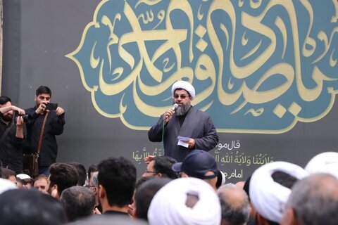 تصاویر حرکت دسته عزاداری از مدرسه علمیه امام صادق(ع) به سمت حرم مطهر امام زاده جعفر(ع)بروجرد