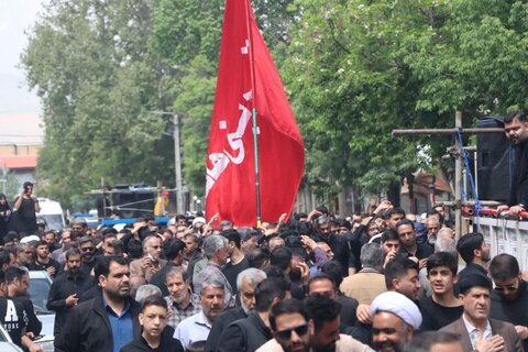 تصاویر حرکت دسته عزاداری از مدرسه علمیه امام صادق(ع) به سمت حرم مطهر امام زاده جعفر(ع)بروجرد