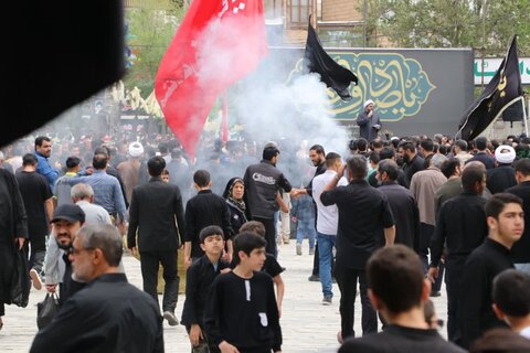 تصاویر حرکت دسته عزاداری از مدرسه علمیه امام صادق(ع) به سمت حرم مطهر امام زاده جعفر(ع)بروجرد