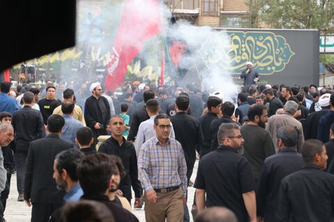 تصاویر حرکت دسته عزاداری از مدرسه علمیه امام صادق(ع) به سمت حرم مطهر امام زاده جعفر(ع)بروجرد