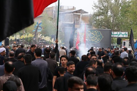 تصاویر حرکت دسته عزاداری از مدرسه علمیه امام صادق(ع) به سمت حرم مطهر امام زاده جعفر(ع)بروجرد