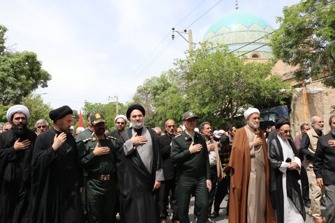 تصاویر حرکت دسته عزاداری از مدرسه علمیه امام صادق(ع) به سمت حرم مطهر امام زاده جعفر(ع)بروجرد