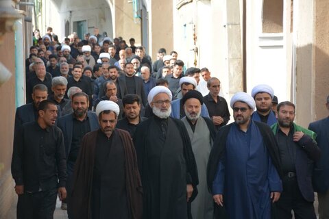 تصاویر/ کاروان عزاداری طلاب واساتید مدرسه علمیه امیرالمومنین آران وبیدگل درسالروز شهادت امام صادق(ع)