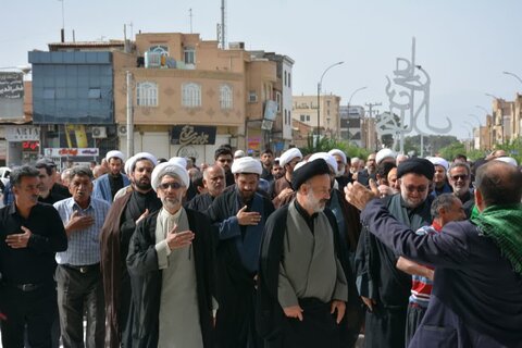 تصاویر/ کاروان عزاداری طلاب واساتید مدرسه علمیه امیرالمومنین آران وبیدگل درسالروز شهادت امام صادق(ع)