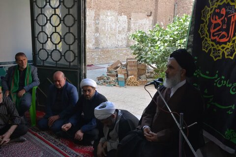 تصاویر/ کاروان عزاداری طلاب واساتید مدرسه علمیه امیرالمومنین آران وبیدگل درسالروز شهادت امام صادق(ع)