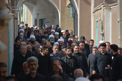 تصاویر/ کاروان عزاداری طلاب واساتید مدرسه علمیه امیرالمومنین آران وبیدگل درسالروز شهادت امام صادق(ع)