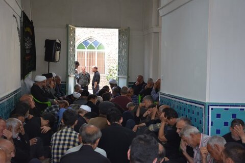 تصاویر/ کاروان عزاداری طلاب واساتید مدرسه علمیه امیرالمومنین آران وبیدگل درسالروز شهادت امام صادق(ع)