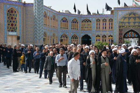 تصاویر/ کاروان عزاداری طلاب واساتید مدرسه علمیه امیرالمومنین آران وبیدگل درسالروز شهادت امام صادق(ع)
