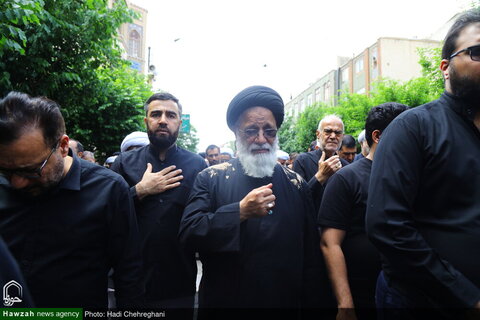 إقامة موكب عزاء في ذكرى استشهاد الإمام جعفر الصادق (ع) بحضور آية الله العظمى وحيد الخراساني